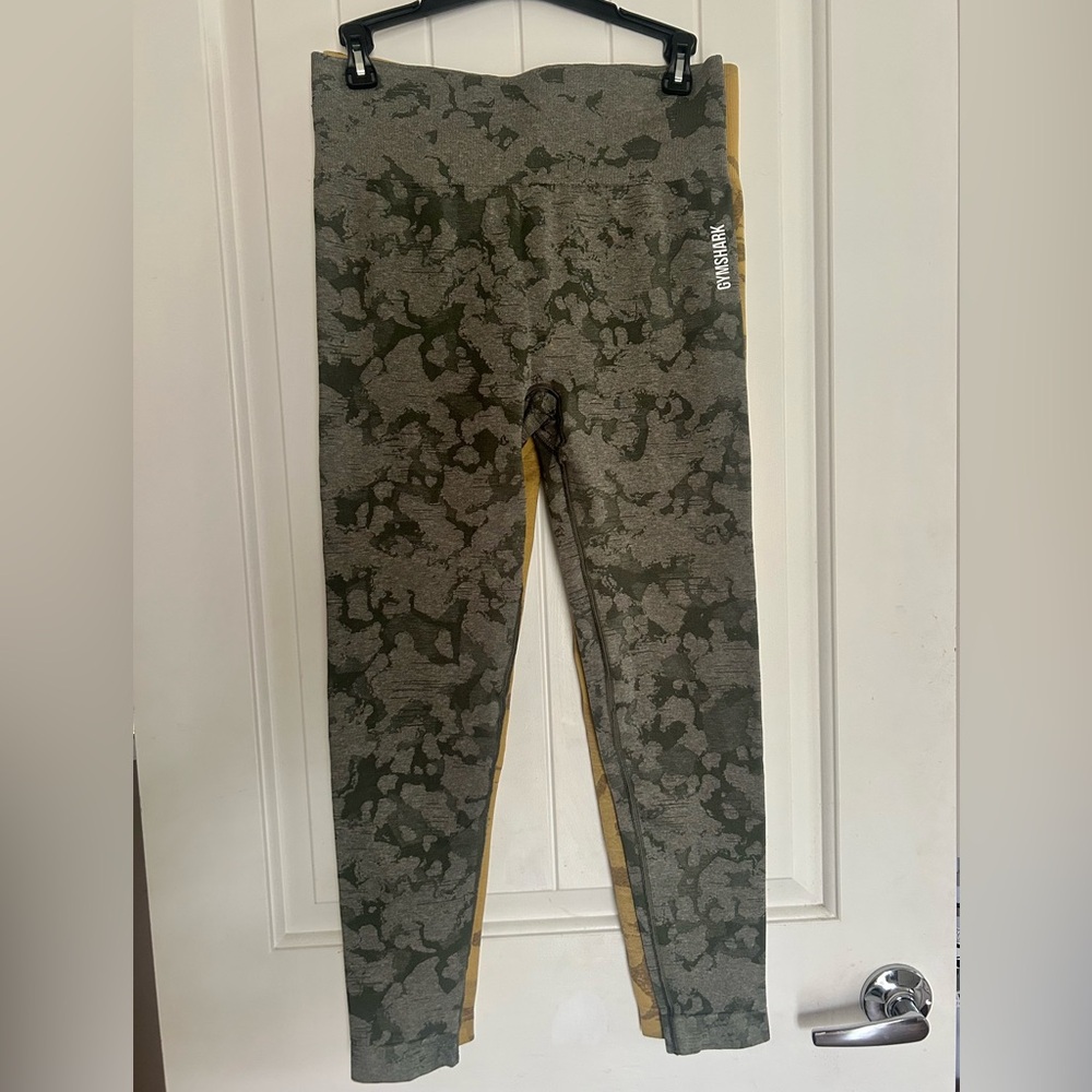Gymshark Women’s Leggings - Green Camouflage